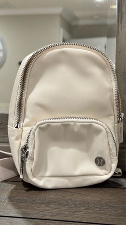 Lululemon Everywhere Sling Bag One Size