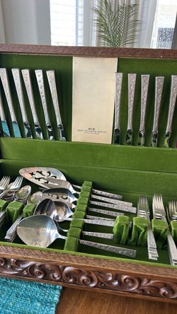 68 Pc Rogers Brothers Silver Plate Silverware in Wood Storage Chest