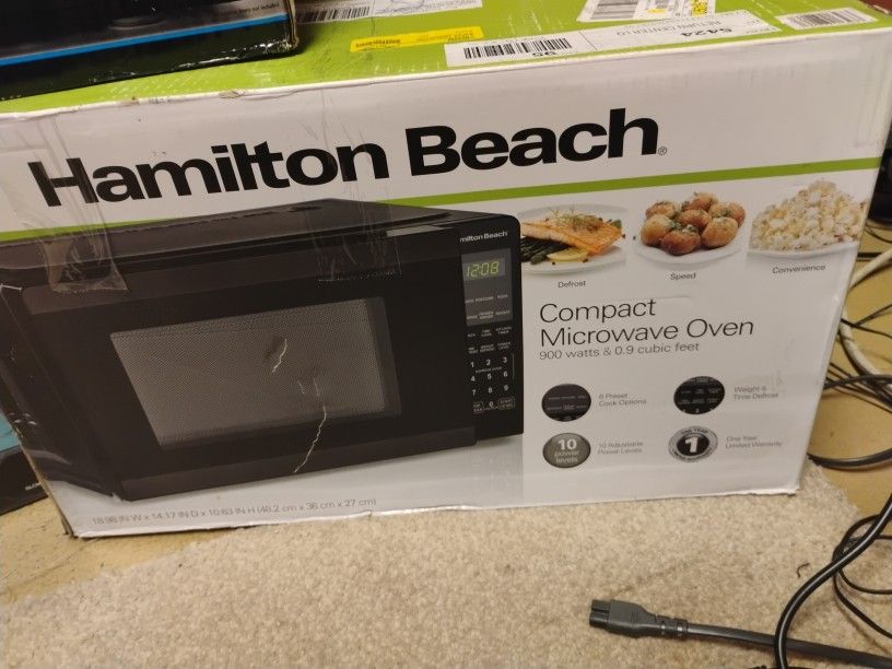 Hamilton Beach 900 Watt, 0.9 Cu Ft Microwave