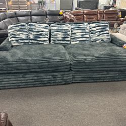DEAL ALERT 🚨 Gorgeous Dark Grey Lounger Sectional Available Limited Time Offer $899😱
