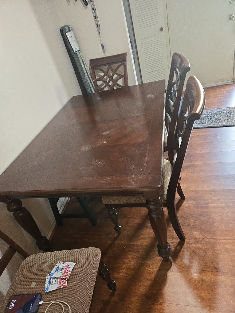 Table With 4 Chairs, Good Condition $150