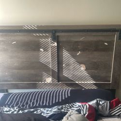 headboard 