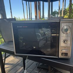 Vintage Sharp Carousel Microwave R-4624 – Excellent Condition!