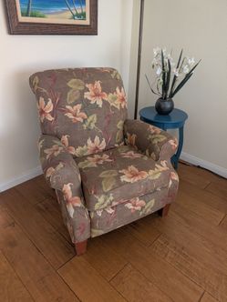 Accent Chair/ Lazy Boy Recliner