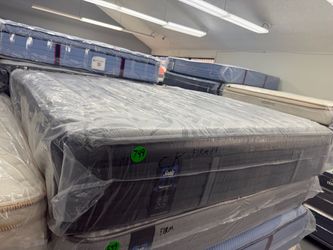 CALIFORNIA KING SIZE SEALY POSTUREPEDIC PILLOW TOP MATTRESS & BOX SPRINGS BED SET