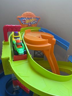 Little People Fisher Price Hot Wheels Sppedway Race Track
