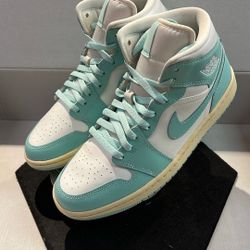 NIKE AIR JORDAN 1 MID LIGHT DEW