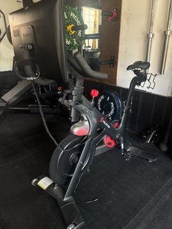 Peloton bike- needs a replacement screen