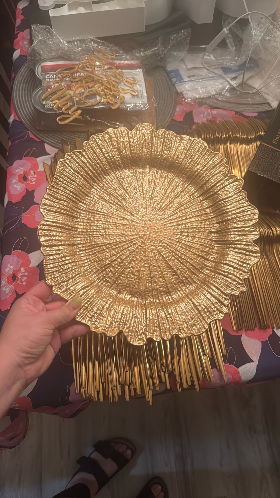 Plastic Gold PlateChargers