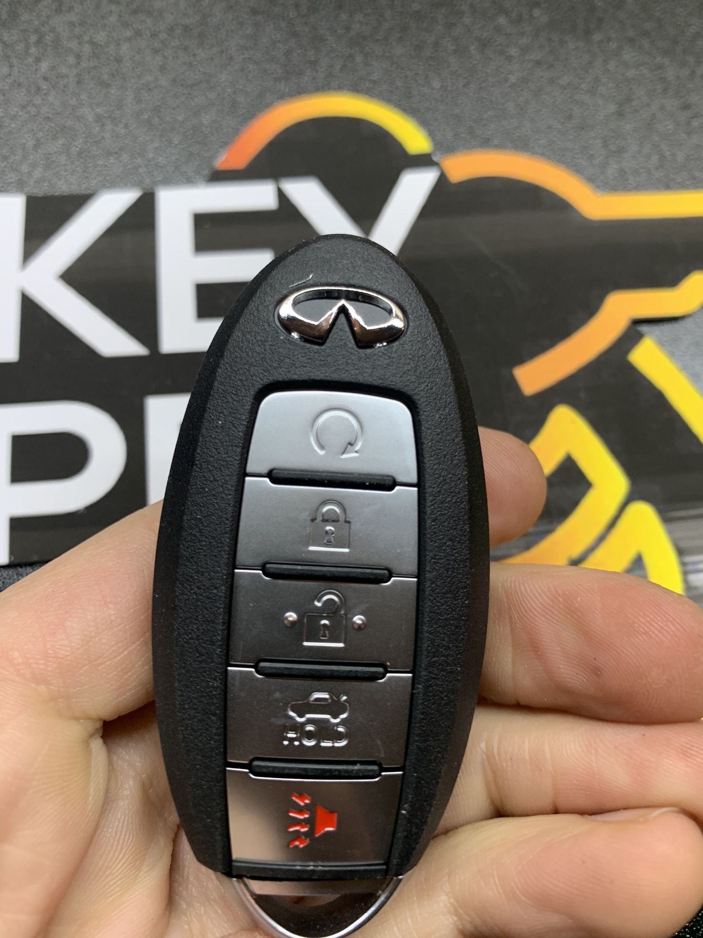 key Infiniti QX80 Fob