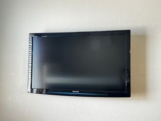 42” Panasonic TV with mount