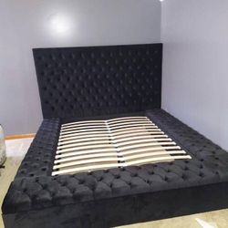 Brand New// Black Velvet Queen Storage Platform Bed Frame Cama //King Size Available/Mattress Sold Separately 