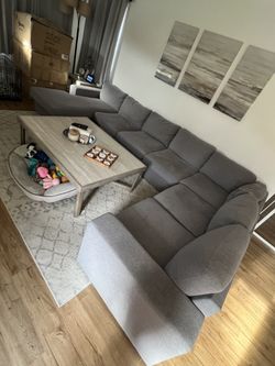 Huge Sectional Good Condition.