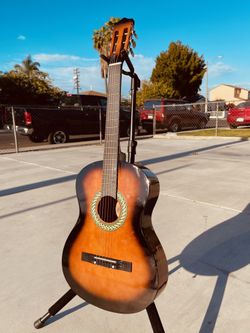 Student guitar 38” inch light weight.   (available to in different colors   Light weight  38” 3/4 Acoustic Guitar  perfect for beginners   (Stand not 
