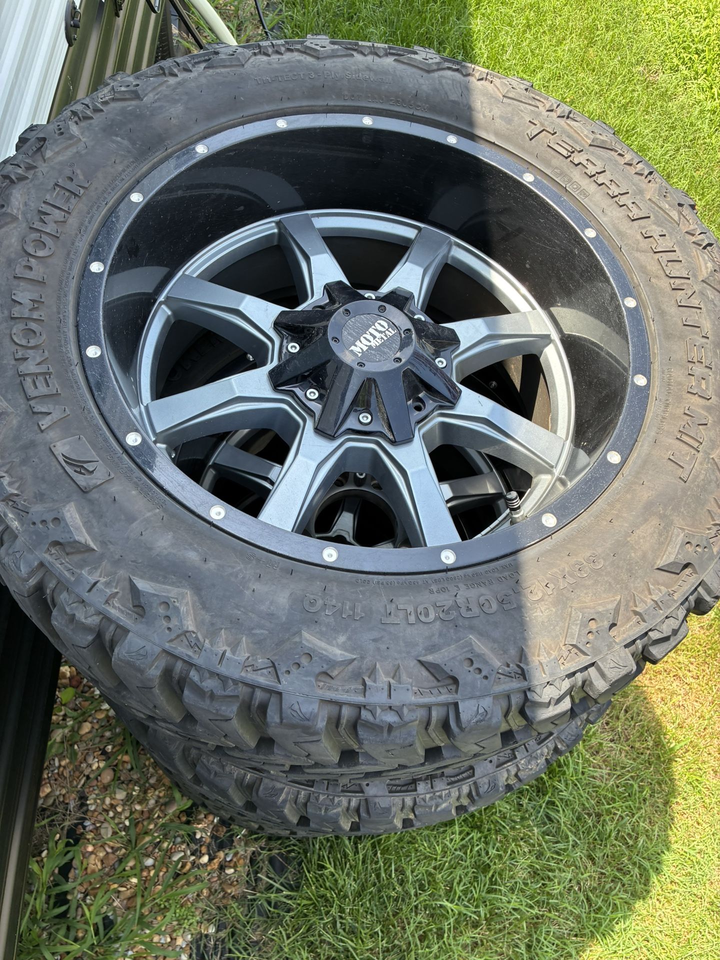Moto Metal Wheels With Tires 