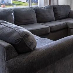 Grey L-Shape Sectional & Chaise 92 X 119"