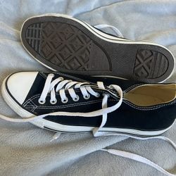 Men’s 10.5 Converse 