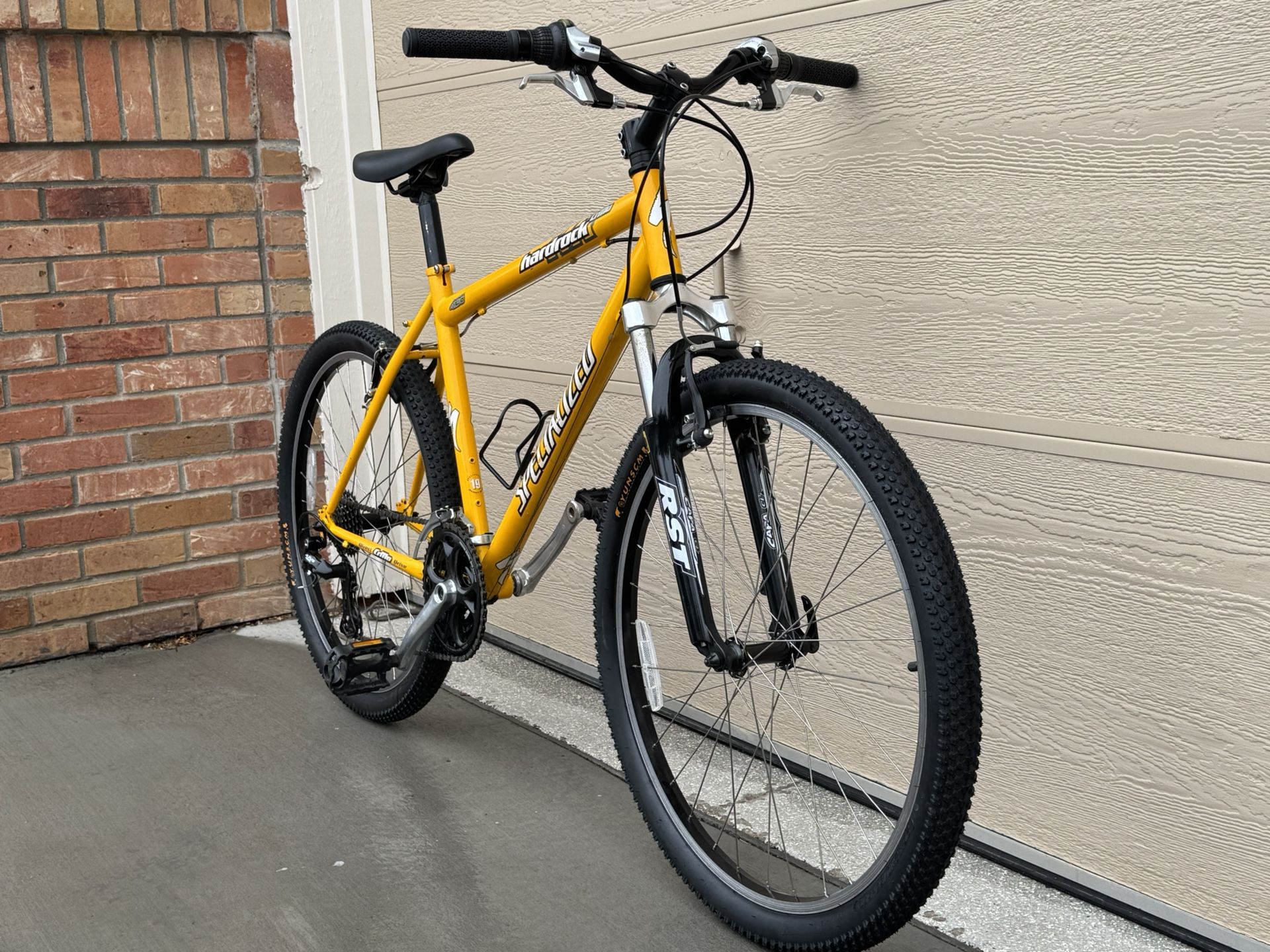 Specialized Mountain Bike (size M)