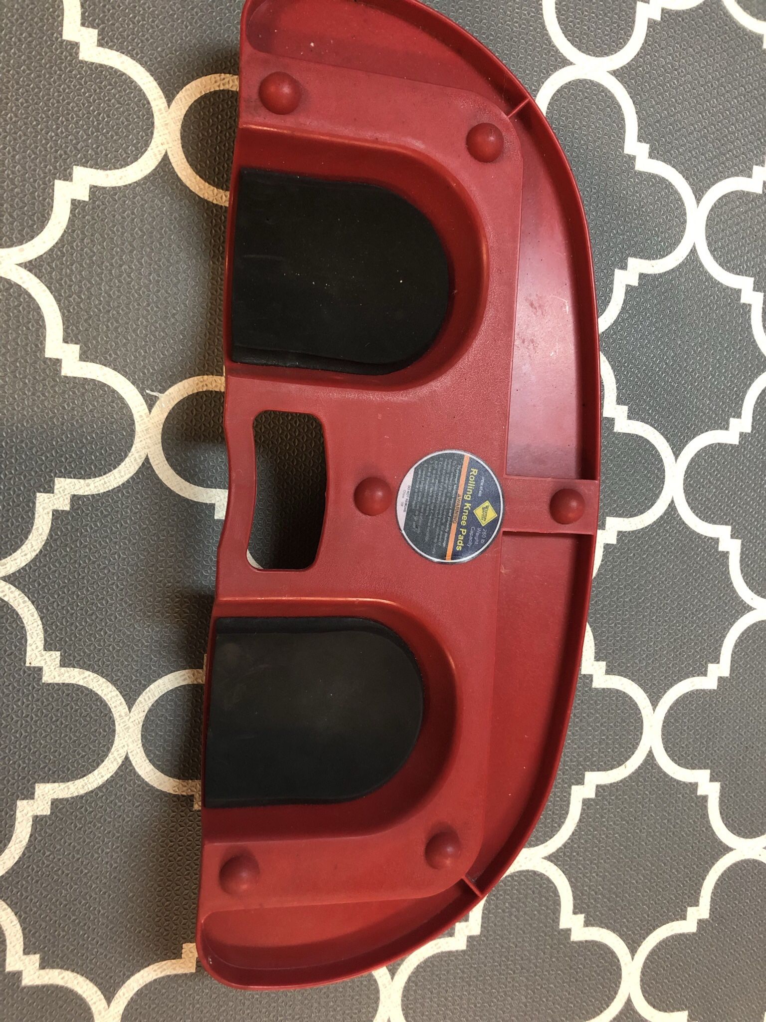 Rolling knee pads