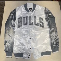 Chicago Bulls White & Gray Starter Bomber Jacket size Medium fits Large Unworn!