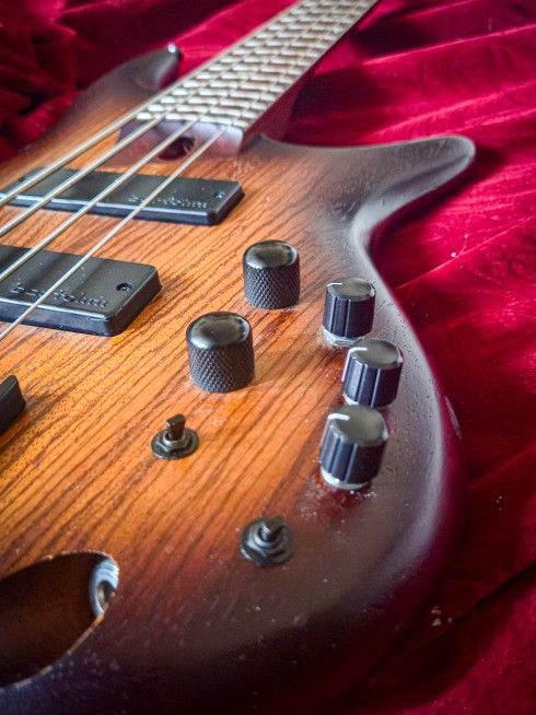 Ibanez SR500EZW Bass Active EQ 4 String Guitar