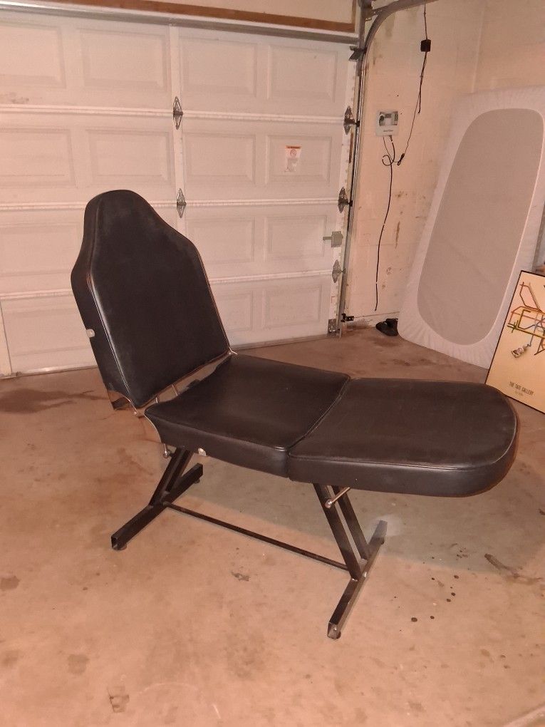 PROFESSIONAL TATTOO TABLE