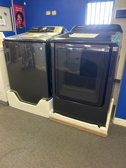Top Load Washer and Gas Dryer in Black!!