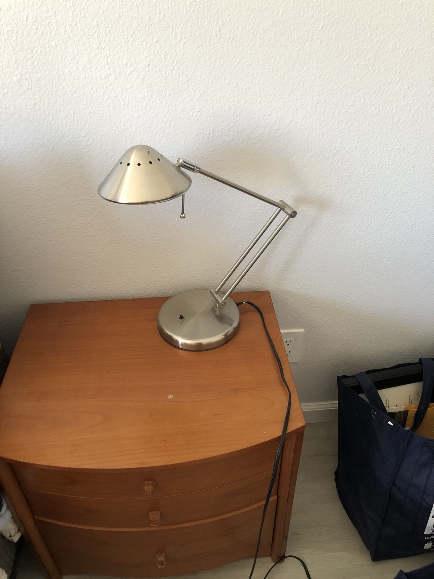 Desk lamp