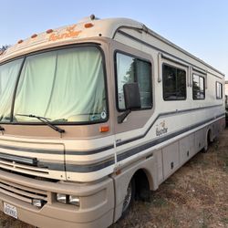 1996 Fleetwood Bounder 32Ft 