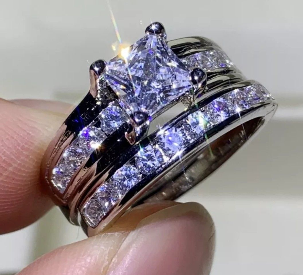 Wedding ring/engagement ring