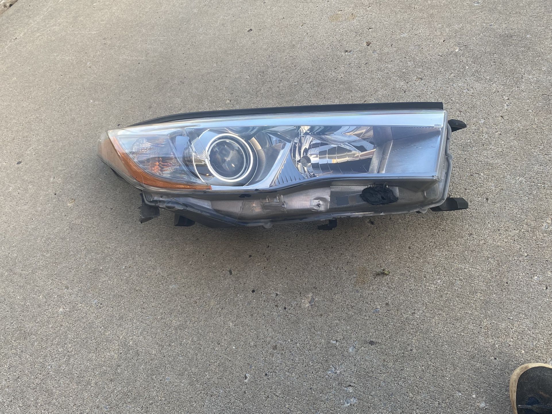 Toyota Highlander 2015 Headlight