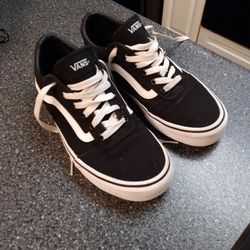 VANS. MENS. SIZE   9