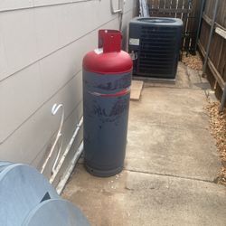 100 Lb Propane Tank. It Is Full. 