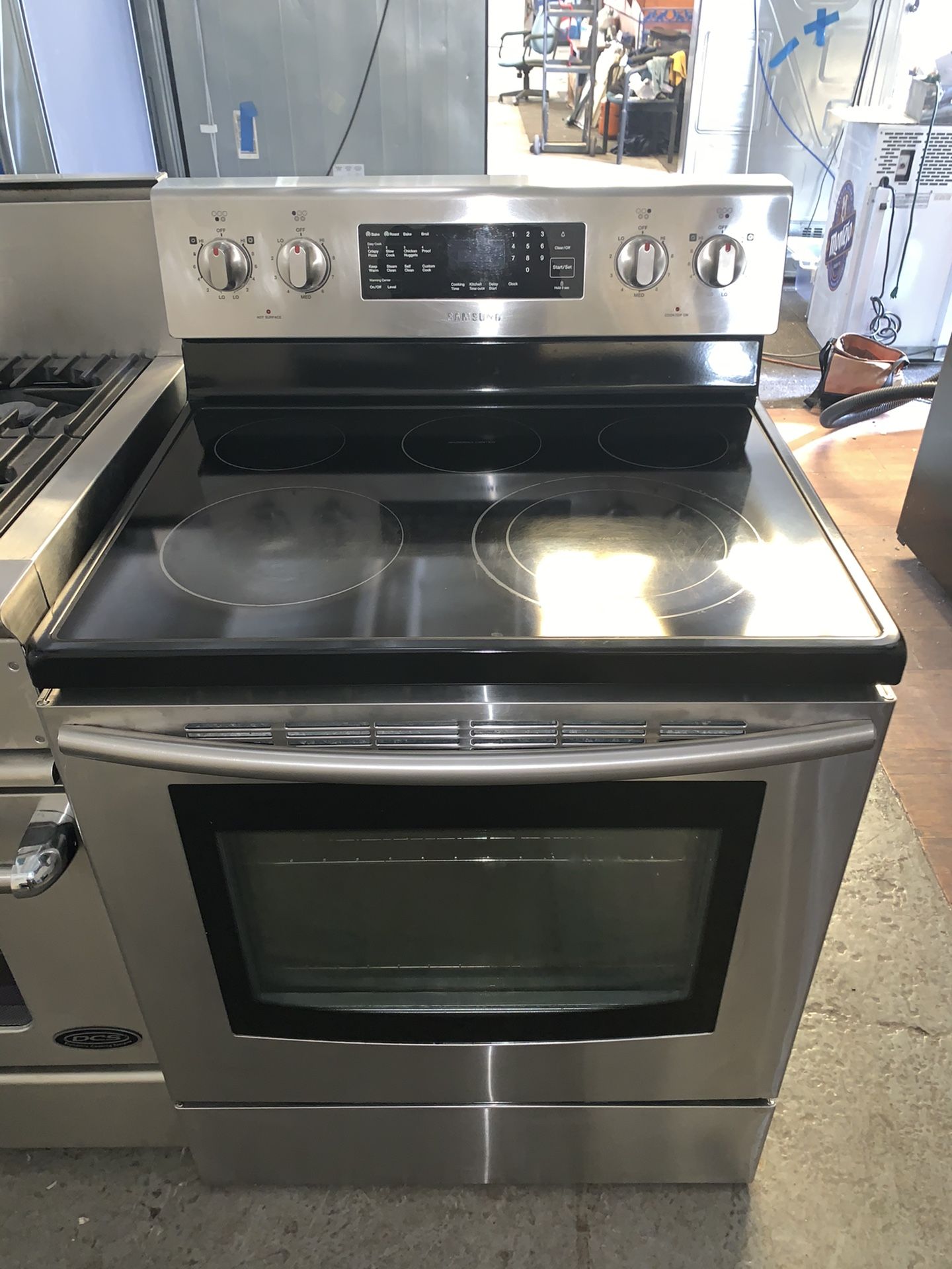 Electric stove Samsung good condition 90 days warranty estufa eléctrica Samsung buenas condiciones 90 días de garantía