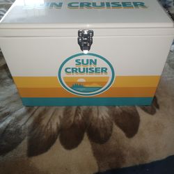 Sun cruiser chest