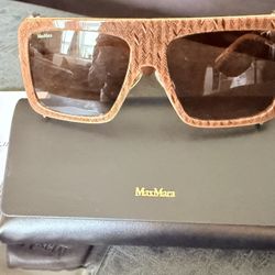 MAX MARA OVERSIZED 70s SYLE SUNGLASSES