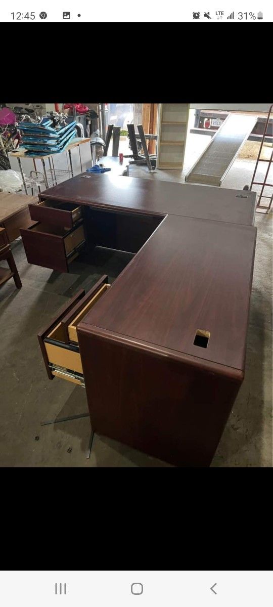 L Shaped Desk 