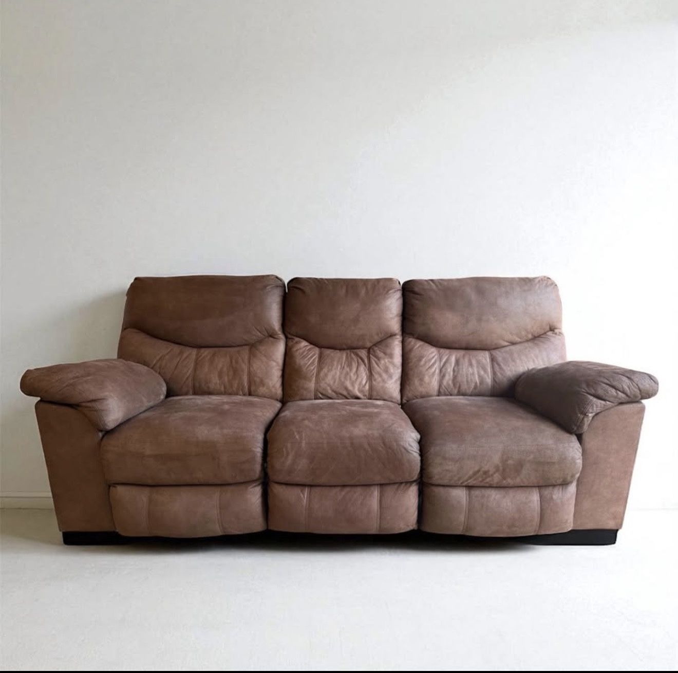 Power Recliner 3-Seater Sofa - Ultra Comfortable & Like-New