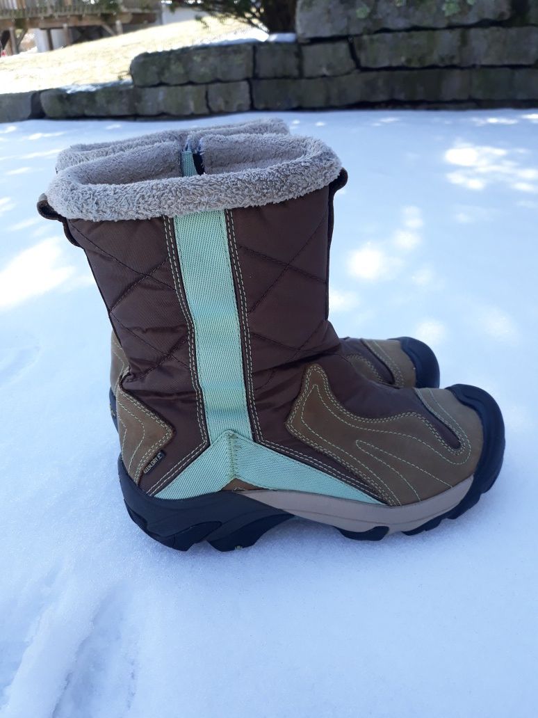 Women's sz 7 Keen Snow - Winter - Boots - NICE