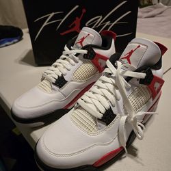 Air Jordan 4 Retro – New
Men’s Size 11
Color: White / Fire Red / Black
Style code: DH6927-161