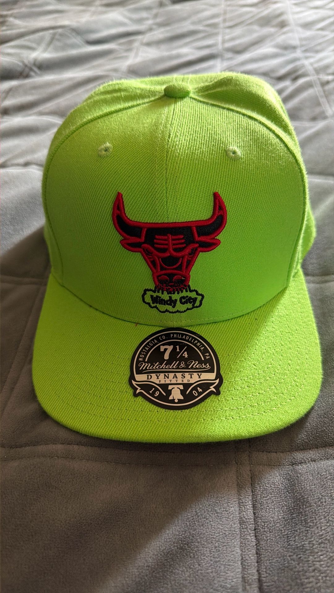CHICAGO BULLS NBA MITCHELL & NESS DYNASTY NEON GREEN FITTED MENS HAT SZ 7 1/4