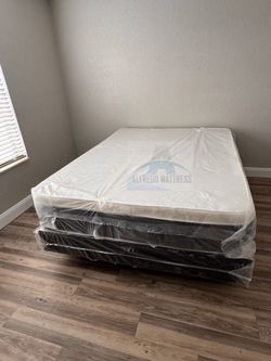 Queen mattress pillow top set with box spring (2pc - new)