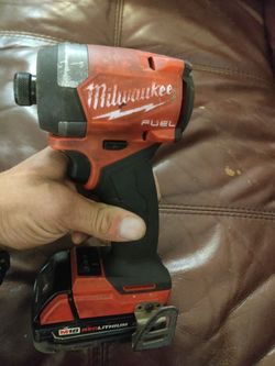 Milwaukee M18 Fuel Impact Driver with Battery