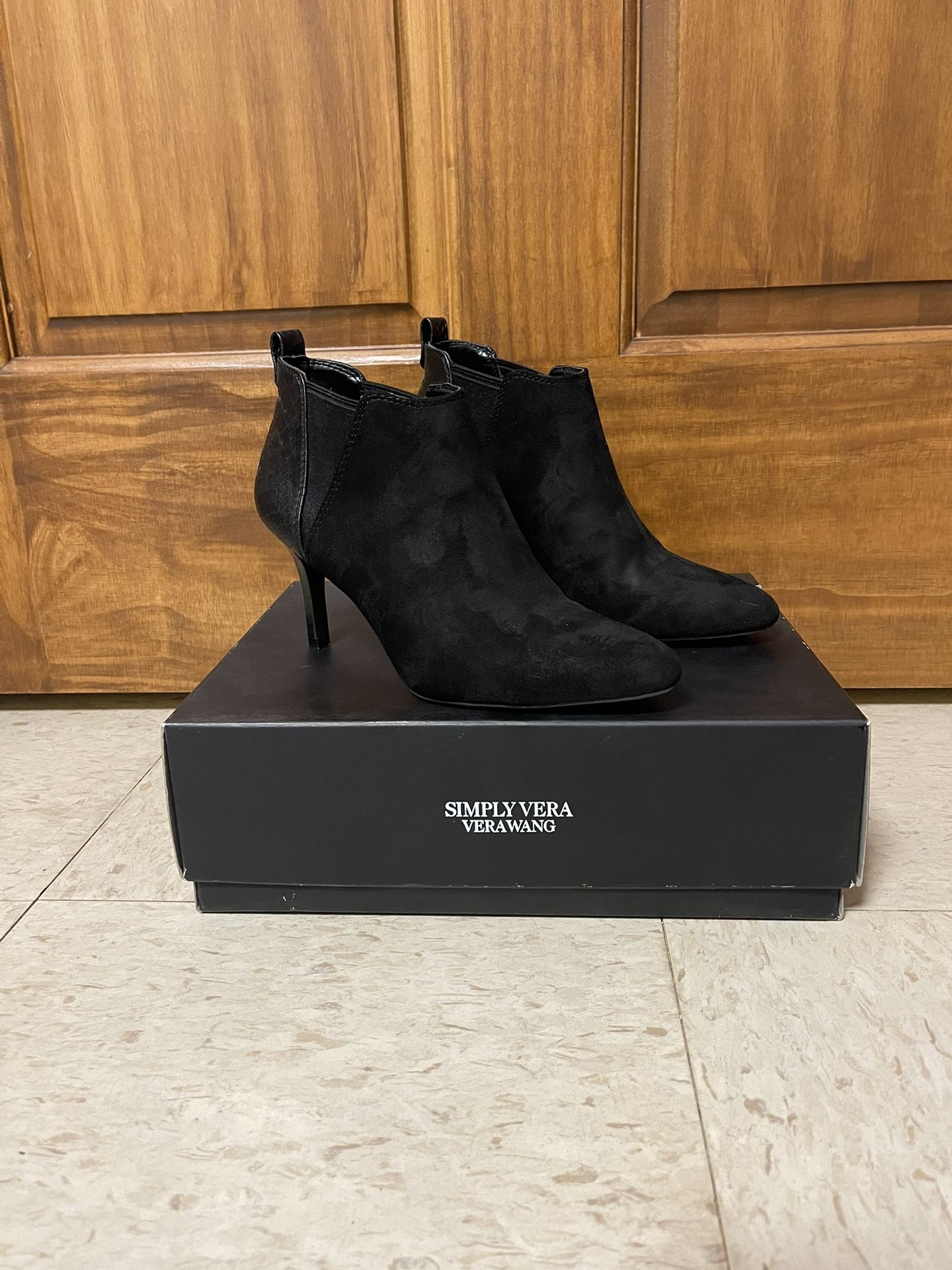 Size 6 - Simply Vera Suede Heels