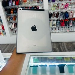 iPad 6th 32 gb WiFi