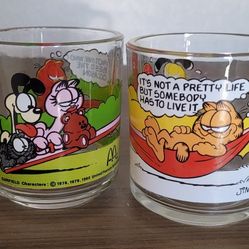 VTG McDonalds Garfield Glass mugs 1978  Set of 2 Garfield And Odie Coffee Tea 