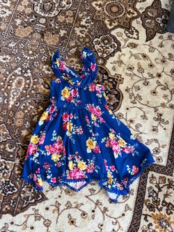 Girls dress fits size 3-4 like new, $8