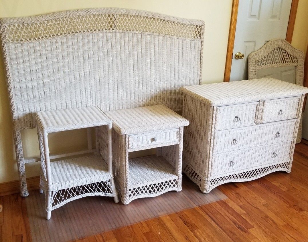 Queen Wicker Bedroom Need Gone Asap