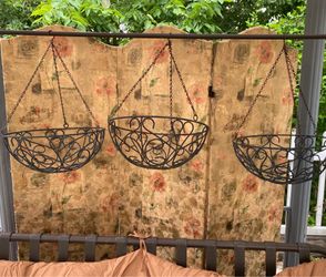 Set of 3 metal hanging planters
