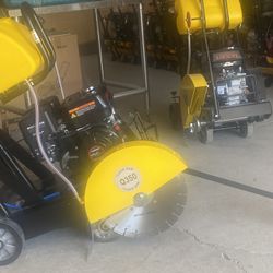Concrete cutting saw